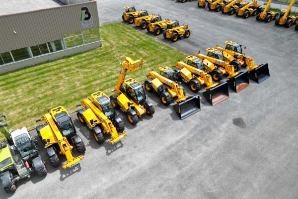 Notre parc de télescopiques JCB neufs et d'occasion prêts pour vos exploitations, au centre de préparation Bernard Manutention Agri.